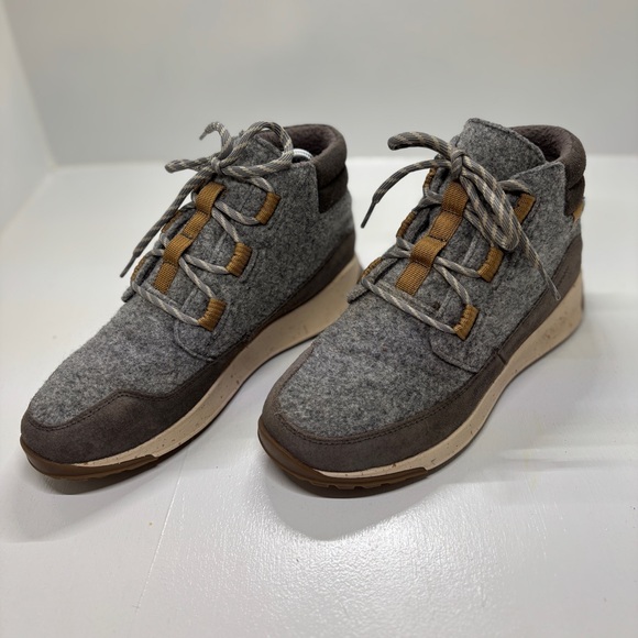 Chaco Shoes - Chaco Borealis Ledge Women’s Waterproof Ankle Boots Wool Hiking Winter Size 8.5